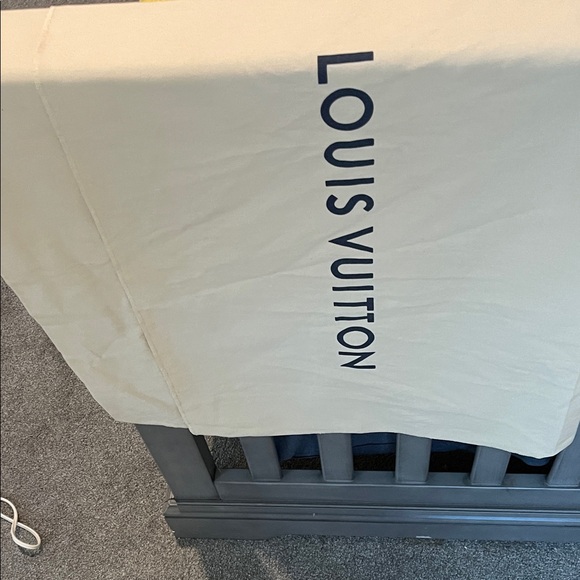 Louis Vuitton Beige Cover with Black Logo - Picture 3 of 4